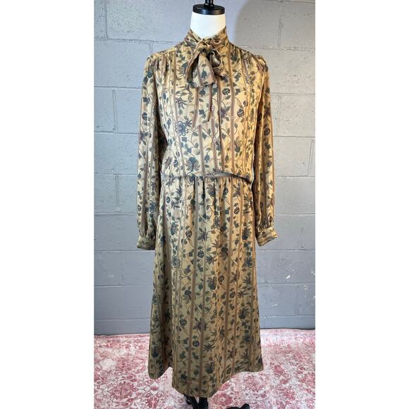 Vintage Dresses & Skirts - Vintage 1970s Beige Paisley 2 Piece Skirt Blouse Set Bow Tie Neck Midi Med SZ 10